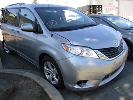 2013 TOYOTA SIENNA LE SILVER 3.5L AT 2WD Z15054